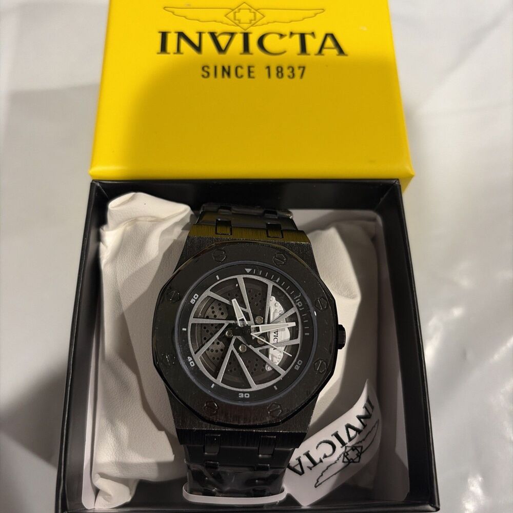 Invicta Speedway Rim Men's 42mm Singapore Quartz Gunmetal Dial 30m Watch 70037